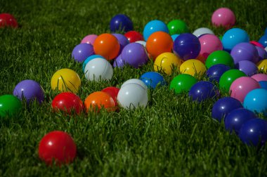 renkli plastik toplar