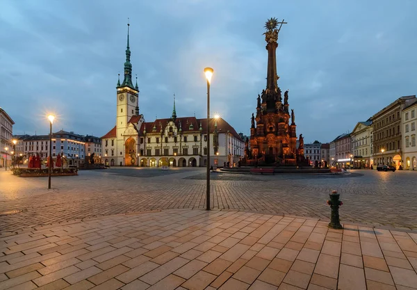 Rådhuset och Trefaldighetskolonnen i Olomouc, Tjeckien. — Stockfoto
