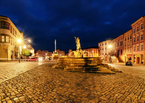 Lägre torget i Olomouc, på kvällen, Tjeckien — Stockfoto