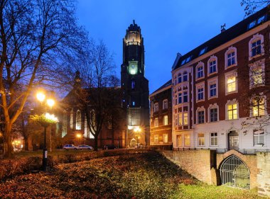 Gliwice kilisede sonbahar Meydanı. Europe