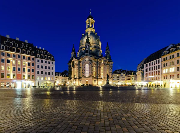 Igreja Frauenkirche em Dresden à noite, Alemanha . — Fotografia de Stock