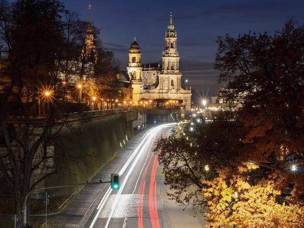 El paseo marítimo del Elba en la noche. Dresde, Alemania , — Foto de Stock