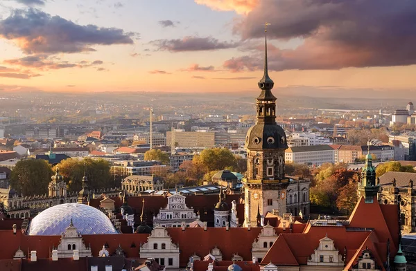 Panorama miasta Drezno, panoramę miasta o zachodzie słońca w Niemczech — Zdjęcie stockowe