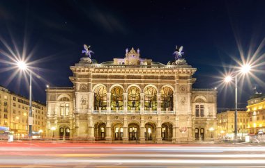 Viyana Devlet Operası akşamları. Avusturya.