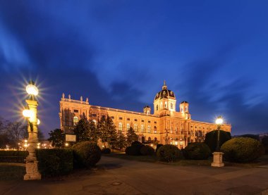Kunsthistorisches Müzesi Viyana'da Avusturya güneş battıktan sonra.