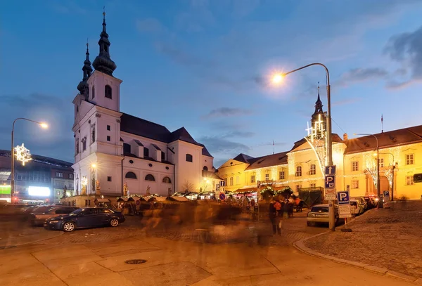 Piękny plac w starego miasta w Brnie, Republika Czeska — Zdjęcie stockowe