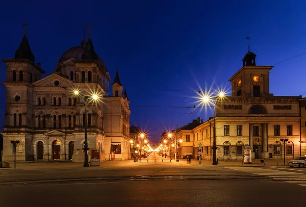Platz der Freiheit und Piotrkowska-Straße in Lodz, Polen — Stockfoto