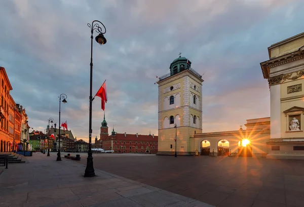 Slottstorget i soluppgången. Warszawa, — Stockfoto