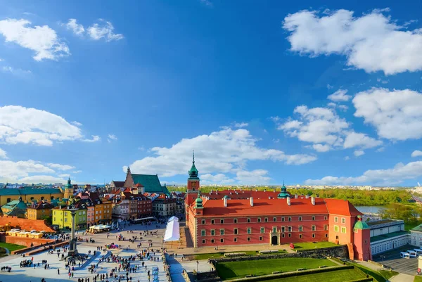 Królewski zamek i stare miasto w letnie dni — Zdjęcie stockowe