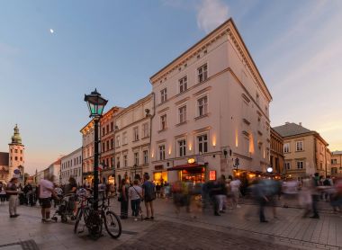 Krakow - Polonya'nın tarihi street, antik mimar ile bir şehir