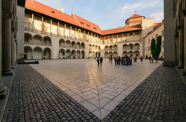 O pátio interno do Castelo Wawel em Cracóvia, Renascimento — Fotografia de Stock