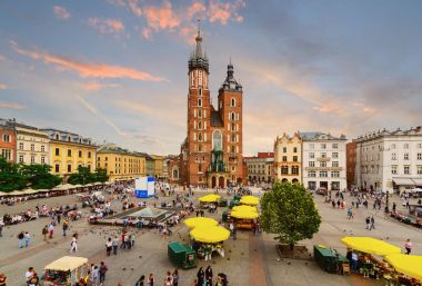 Rynek Glowny - akşam ana kare Krakow.