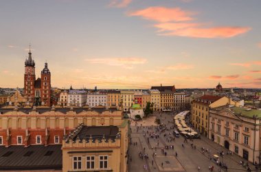 Günbatımı, Polonya Krakow meydanında.