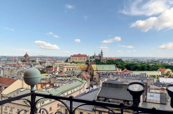 Cracovia Castillo de Wawel en las zonas urbanas. Foto del día — Foto de Stock