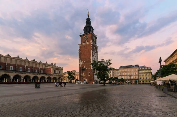 Torre da Câmara Municipal em Cracóvia pela manhã — Fotografia de Stock