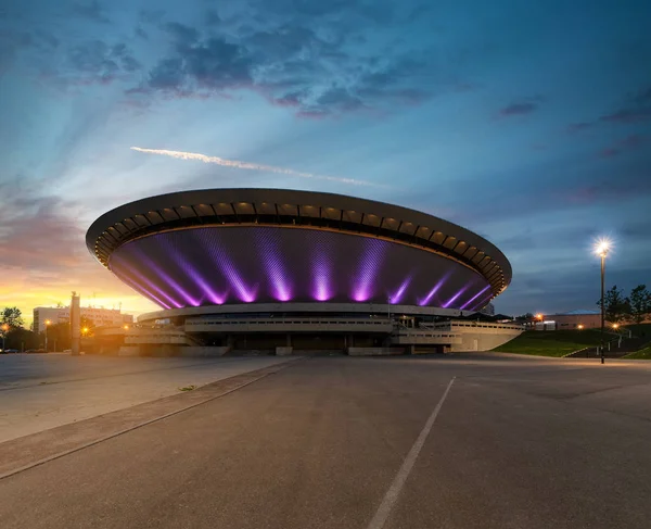 Katowice sosyal parçası sırasında dramatik günbatımı görüntülemek