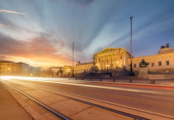 Parlament Austrii podczas zachodu słońca. Vienna. — Zdjęcie stockowe