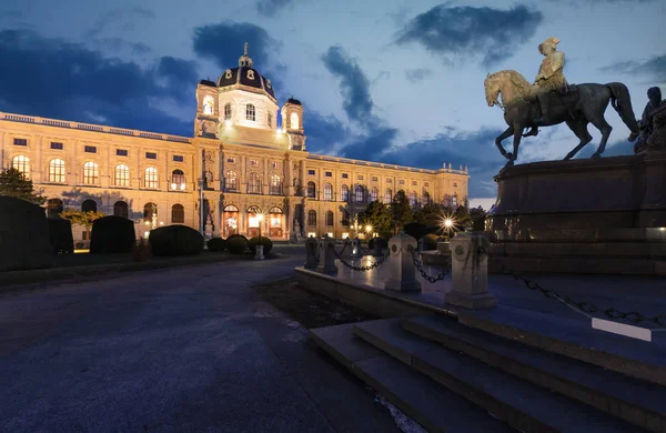 Naturhistorisches Museum Wien após o pôr do sol na Áustria — Fotografia de Stock