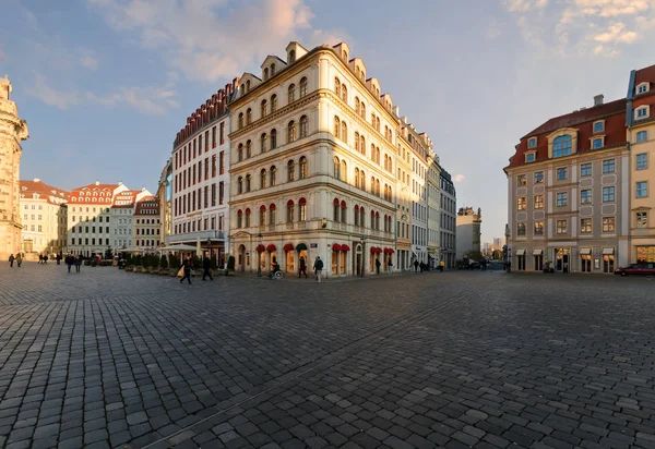 Na placu w Dreźnie, dzień foto — Zdjęcie stockowe