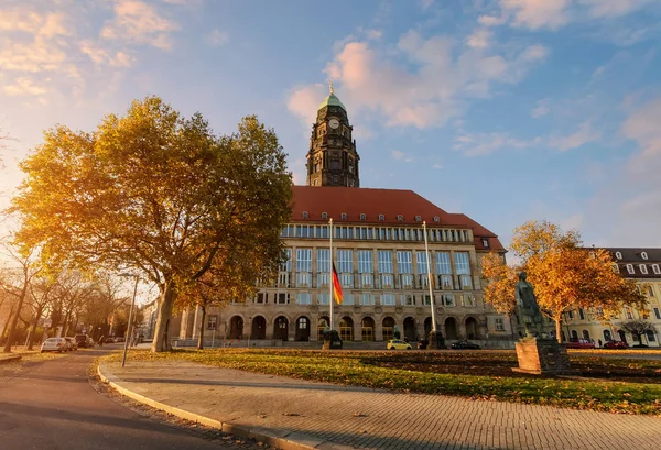 Jesień nowy Ratusz na placu Rathaus w Dreźnie — Zdjęcie stockowe