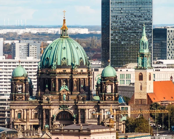 Вид с воздуха на исторический Берлинский собор — стоковое фото
