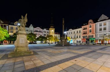 Gece Merkez Ostrava Meydanı.