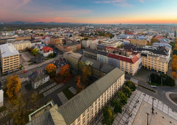 Stadsbilden i Ostrava på kvällen — Stockfoto