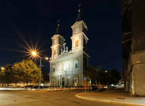 L'église dans le centre d'Ostrava. Photo du soir . — Photo