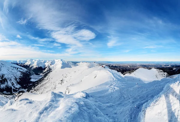 A panoráma nyílik a Tátrára, közel Kasprowego tetején — Stock Fotó