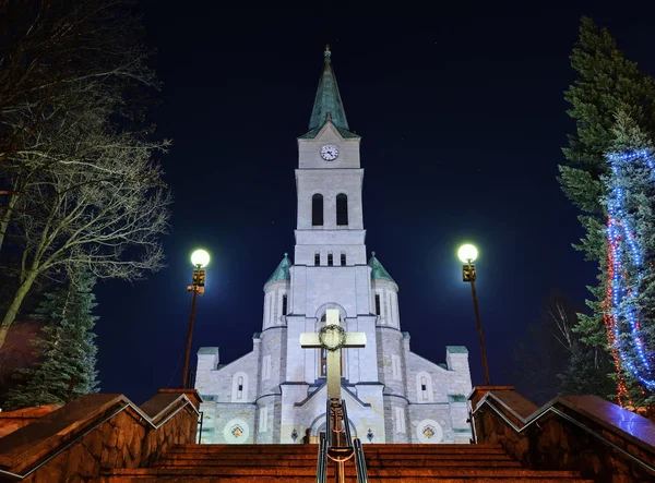 Eglise de la Sainte Famille à Zakopane dans la nuit de Noël — Photo
