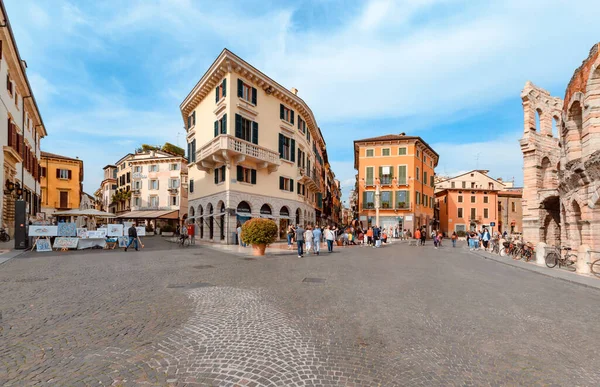 Panoramatický výhled na centrální náměstí a arénu Verona, římské amfiteátr. — Stock fotografie