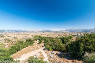 Yunanistan 'ın Girit kentindeki Lasithi Platosu' ndaki Plati ve Magoulas kasabalarına bakın