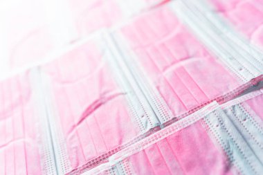 Coronavirus 2019-nCoV tıbbi klinikte maskeler. Korunma sembolü. Enfeksiyon savunucusu konsepti. Düz metin kopyalama alanı.