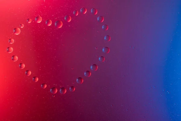 Kalp Aşk Sembolü Neon Işıklı Arka Planda Düşüş Eğilimi 2020 — Stok fotoğraf