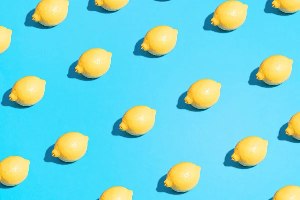 Açık Mavi Arkaplanda Limon Deseni Var Minimum Besin Dokusu Yatıyordu — Stok fotoğraf