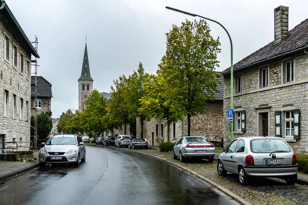 Ana caddede ve Saint-Barbarachurch Alt Breinig 'de görüntü