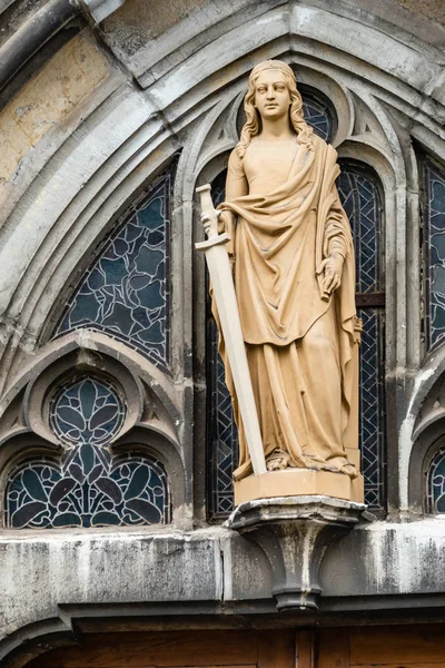 Estátua de Santa Bárbara com espada — Fotografia de Stock