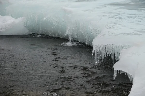 The melting of ice on the river in the beginning of spring. Irkutsk Region — Stock Photo, Image