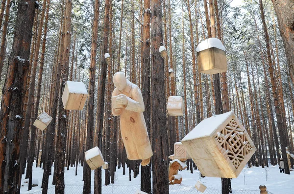 Irkutsk Region,Russia-Jan, 03 2015: The composition of hanging figures. Park of wooden sculptures in Savvateevka Village — Stock Photo, Image