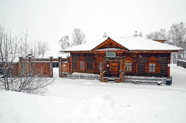 Irkutsk bölge, Ru-Şubat, 18 2017: Volost Yönetim Binası. Ahşap mimari Taltsy Müzesi — Stok fotoğraf