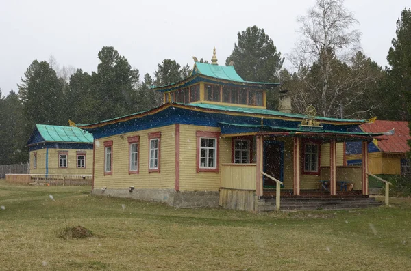 Arshan, ru-May, 02 2014: Hoymorsky Datsan Bodhidharma-Boeddhistisch tempel klooster in Arshan dorp in Buryatia — Stockfoto
