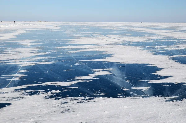 Het ijs van het Baikalmeer in zonnige winterdag Stockafbeelding