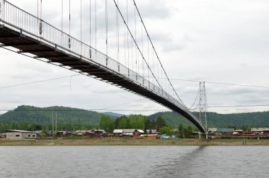 Köyün nehri geçip boardwalk Yaya Köprüsü'nün alt görünümü