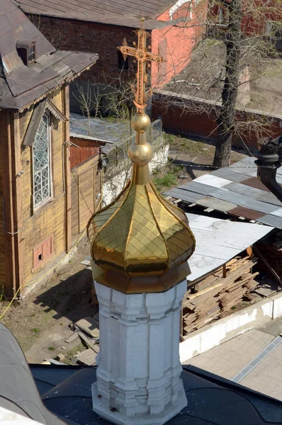 Vue sur la cour depuis le clocher de l'église du monastère de Znamensky. Irkoutsk — Photo