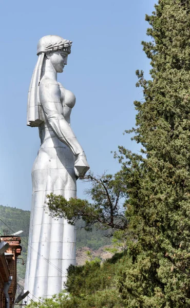 Tiflis, Georgia-May, 08 2019: Símbolo del Monumento a la Madre Kartli de Tiflis . — Foto de Stock