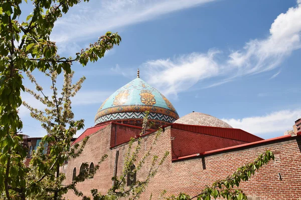 Erivan 'daki Mavi Cami. 1766 'da Osmanlı-İran döneminde inşa edildi. — Stok fotoğraf