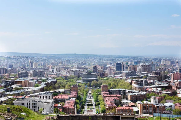 Uitzicht vanaf het bovenste deel van Cascade naar het centrum van Yerevan Rechtenvrije Stockafbeeldingen