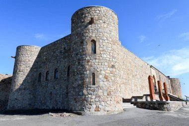Khor Virap - derin zindan. Türkiye sınırına yakın antik Ermeni manastırı. İncil 'deki Ararat Dağı eteğinde yer almaktadır.