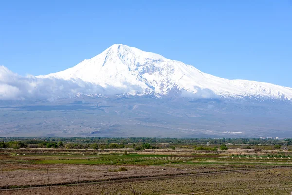 Арарат - гора, к которой пришвартовался ковчег Ноахов после всемирного потопа — стоковое фото