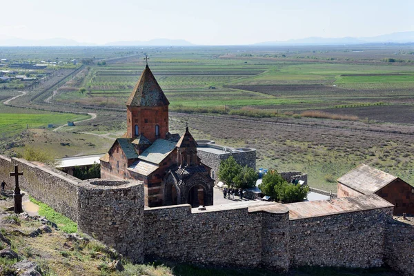 Khor Virap - deep dungeon, an Ancient Armenian fortress-monastery near border with Turkey. Located at foot of biblical Mount Ararat — 스톡 사진
